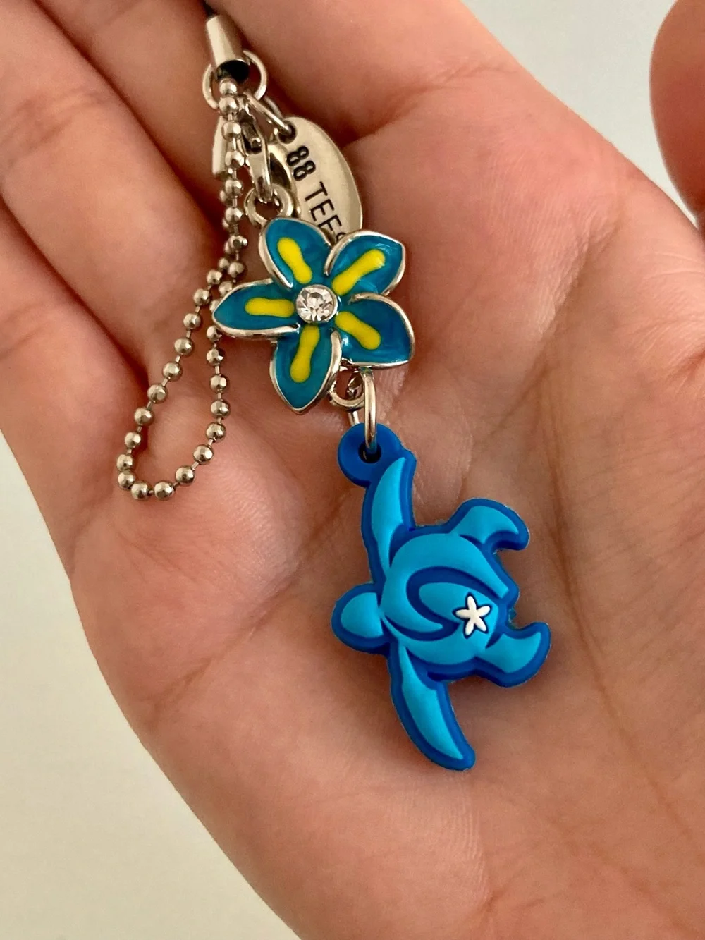 88 Tees nwot Blue Turtle & Flower Hawaii Phone Charm